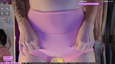 Snapshot of oooops__ chatting on December 1, 10:10 pm Eva online show from December 1, 10:10 pm