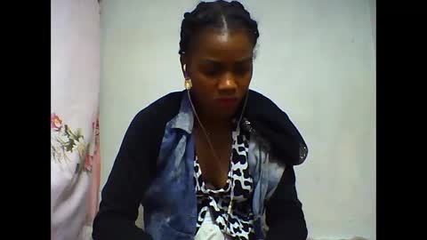 Snapshot of oooorazanasoa chatting on May 31, 6:09 pm oooorazanasoa online show from May 31, 6:09 pm