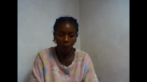 Snapshot of oooorazanasoa chatting on June 1, 8:54 pm oooorazanasoa online show from June 1, 8:54 pm