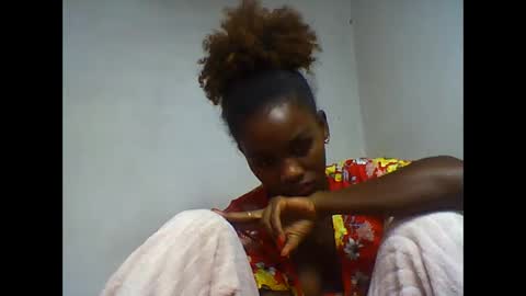 Snapshot of oooorazanasoa chatting on June 6, 12:54 pm oooorazanasoa online show from June 6, 12:54 pm