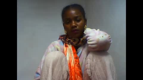Snapshot of oooorazanasoa chatting on June 9, 12:28 pm oooorazanasoa online show from June 9, 12:28 pm