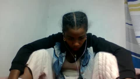 Snapshot of oooorazanasoa chatting on June 10, 12:33 am oooorazanasoa online show from June 10, 12:33 am