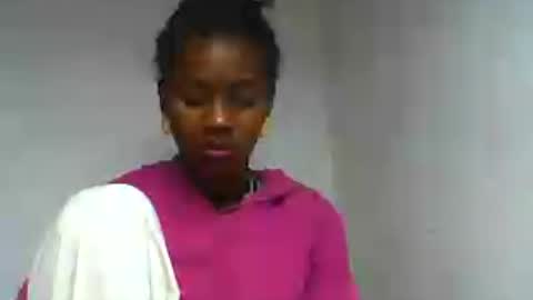 Snapshot of oooorazanasoa chatting on June 13, 8:45 am oooorazanasoa online show from June 13, 8:45 am