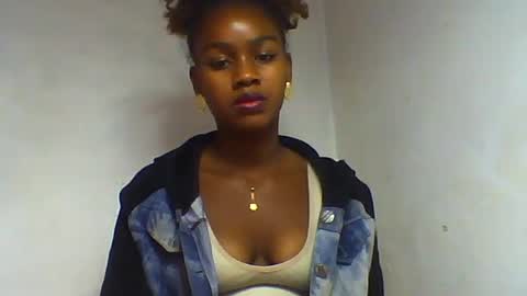 Snapshot of oooorazanasoa chatting on June 14, 7:32 am oooorazanasoa online show from June 14, 7:32 am