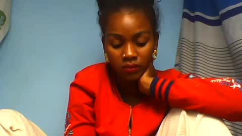 Snapshot of oooorazanasoa chatting on July 1, 7:24 pm oooorazanasoa online show from July 1, 7:24 pm
