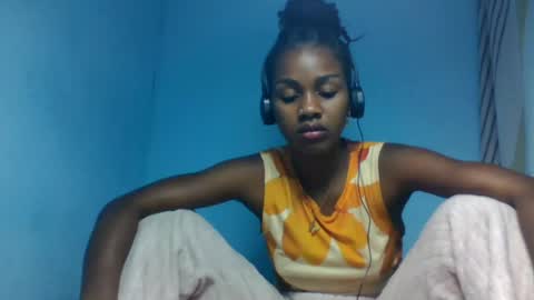 Snapshot of oooorazanasoa chatting on July 19, 9:29 pm oooorazanasoa online show from July 19, 9:29 pm