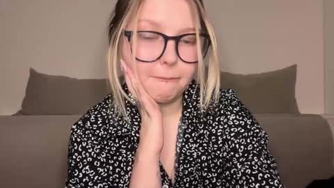 Snapshot of opheliaritz chatting on March 5, 9:33 pm Ophelia online show from March 5, 9:33 pm