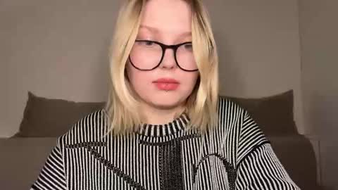 Snapshot of opheliaritz chatting on March 25, 11:22 pm Ophelia online show from March 25, 11:22 pm