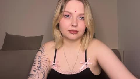 Snapshot of opheliaritz chatting on March 29, 10:43 pm Ophelia online show from March 29, 10:43 pm