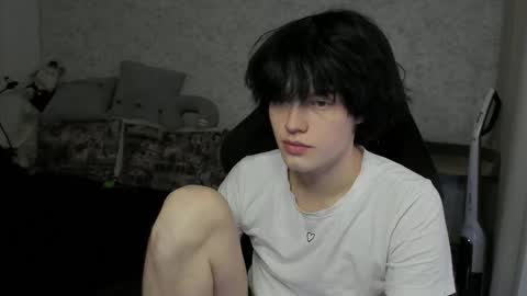 Snapshot of opiunarium chatting on December 16, 8:19 am Bella and John online show from December 16, 8:19 am