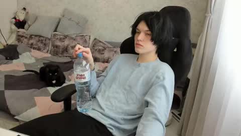 Snapshot of opiunarium chatting on February 6, 10:40 am Bella and John online show from February 6, 10:40 am