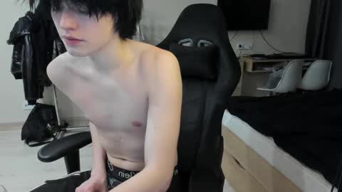 Snapshot of opiunarium chatting on February 16, 11:01 pm Bella and John online show from February 16, 11:01 pm