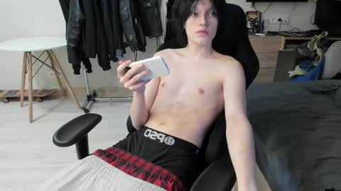 Snapshot of opiunarium chatting on March 29, 8:53 pm Bella and John online show from March 29, 8:53 pm