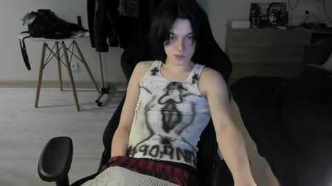 Snapshot of opiunarium chatting on June 4, 8:48 pm Bella and John online show from June 4, 8:48 pm