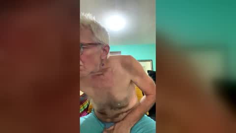 Snapshot of oraltopnm chatting on March 28, 5:01 pm oraltopnm online show from March 28, 5:01 pm