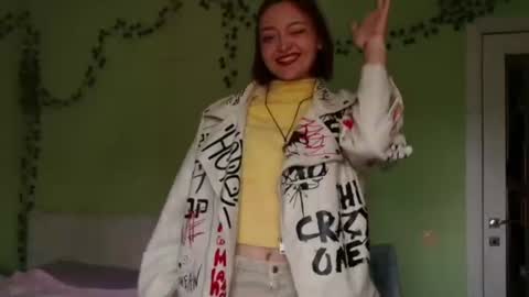 Snapshot of orange___melani chatting on June 20, 8:28 am Melani online show from June 20, 8:28 am