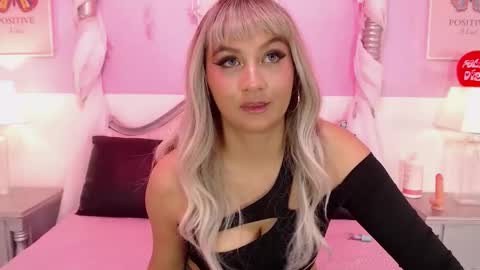 Snapshot of oriana_larsson chatting on March 13, 12:01 pm Oriana Larsson online show from March 13, 12:01 pm