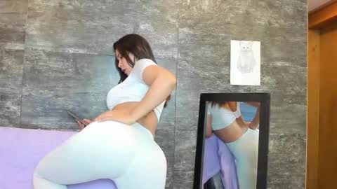 Snapshot of oriana_olsen chatting on February 13, 2:51 am Oriana online show from February 13, 2:51 am