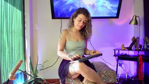 Snapshot of oriana_thomson2 chatting on January 15, 2:02 pm Oriana online show from January 15, 2:02 pm