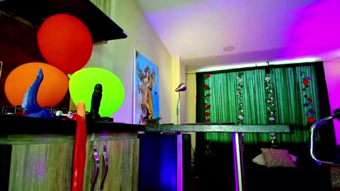 Snapshot of oriana_thomson2 chatting on February 8, 9:57 pm Oriana online show from February 8, 9:57 pm