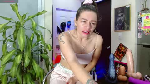 Snapshot of oriana_thomson2 chatting on October 14, 10:38 am Oriana online show from October 14, 10:38 am