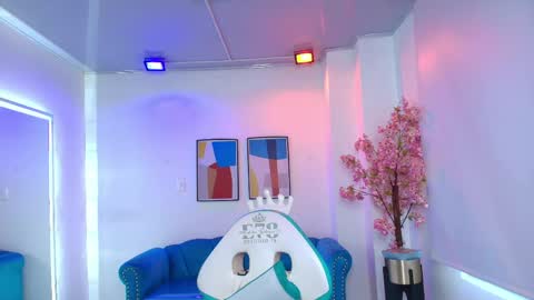 Snapshot of oriana_wood chatting on May 29, 11:41 am Oriana online show from May 29, 11:41 am