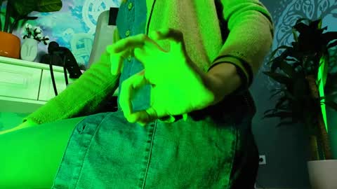 Orianna -  Hi Im into geek culture cosplay crafting LARP games. Shall we play DnD online show from December 30, 4:08 pm