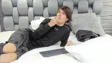 Snapshot of orion_galax chatting on February 17, 6:15 pm orion_galax online show from February 17, 6:15 pm