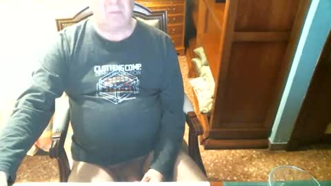 Snapshot of oscarw chatting on April 2, 4:48 pm Oscar online show from April 2, 4:48 pm