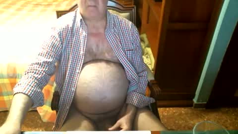 Snapshot of oscarw chatting on April 5, 4:04 pm Oscar online show from April 5, 4:04 pm