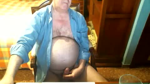 Snapshot of oscarw chatting on April 8, 3:23 pm Oscar online show from April 8, 3:23 pm