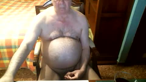 Snapshot of oscarw chatting on April 15, 3:19 pm Oscar online show from April 15, 3:19 pm