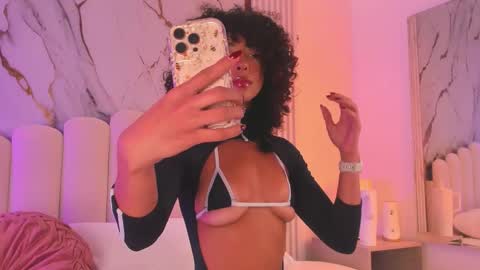 Oshun  online show from November 22, 12:15 pm