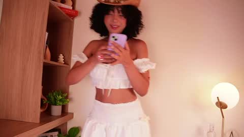Snapshot of oshun_25 chatting on April 6, 11:55 am Oshun online show from April 6, 11:55 am