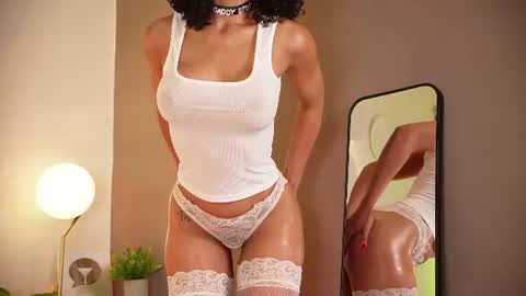 Snapshot of oshun_25 chatting on June 20, 9:50 pm Oshun online show from June 20, 9:50 pm
