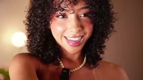 Snapshot of oshun_25 chatting on June 27, 9:42 pm Oshun online show from June 27, 9:42 pm