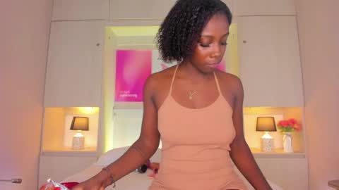 oshun_444 online show from April 1, 12:06 pm