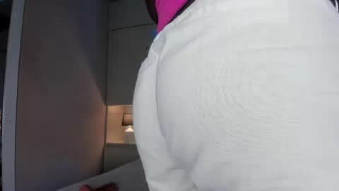 oshun_444 online show from May 11, 12:11 pm