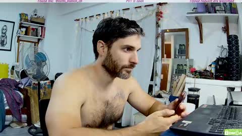 Snapshot of osito_blanco chatting on April 29, 10:05 pm Osito Blanco online show from April 29, 10:05 pm