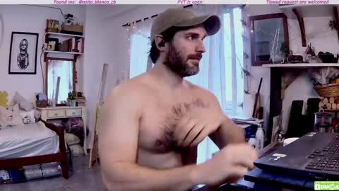Snapshot of osito_blanco chatting on June 8, 8:20 pm Osito Blanco online show from June 8, 8:20 pm