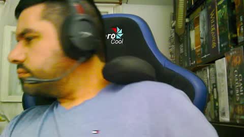 Snapshot of osito_c chatting on December 10, 2:27 am Oso online show from December 10, 2:27 am