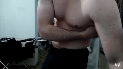 Snapshot of oskars99411900 chatting on December 18, 1:17 pm oskars99411900 online show from December 18, 1:17 pm