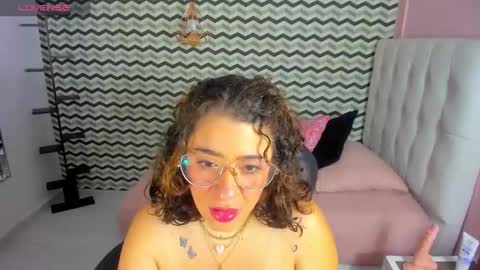 Snapshot of osnakeller chatting on November 8, 12:16 pm OSNA online show from November 8, 12:16 pm