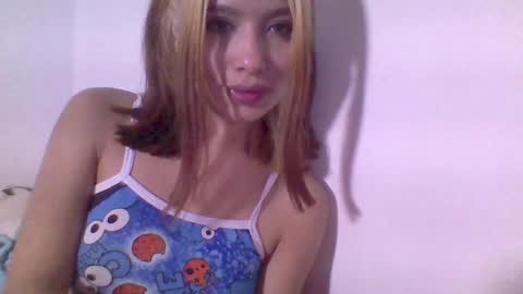 Snapshot of osornomaria268 chatting on February 10, 2:08 am Paulina online show from February 10, 2:08 am