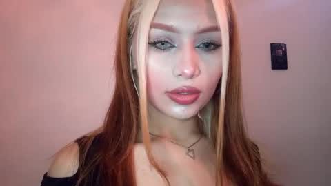 Snapshot of osornomaria268 chatting on September 14, 12:10 am Paulina online show from September 14, 12:10 am