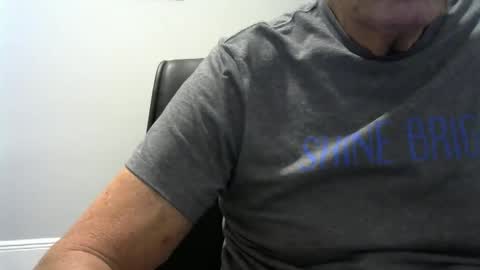 Snapshot of ossibottom chatting on February 12, 3:01 am Ossi online show from February 12, 3:01 am
