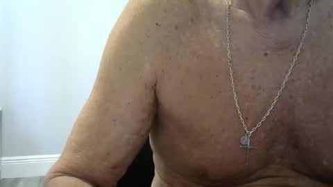 Snapshot of ossibottom chatting on February 14, 4:48 pm Ossi online show from February 14, 4:48 pm