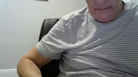 Snapshot of ossibottom chatting on February 15, 11:34 pm Ossi online show from February 15, 11:34 pm