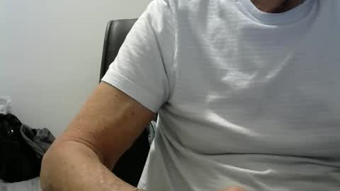 Snapshot of ossibottom chatting on March 14, 2:17 am Ossi online show from March 14, 2:17 am