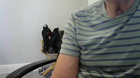 Snapshot of ossibottom chatting on March 21, 3:59 pm Ossi online show from March 21, 3:59 pm